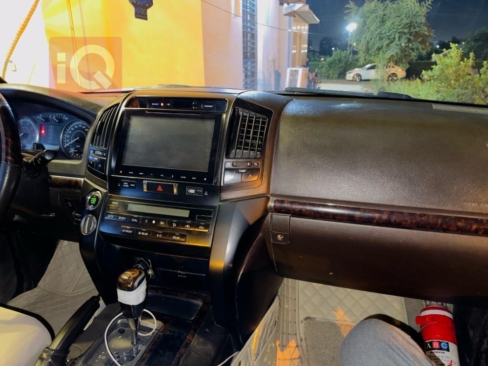 تۆیۆتا لاند کروزەر